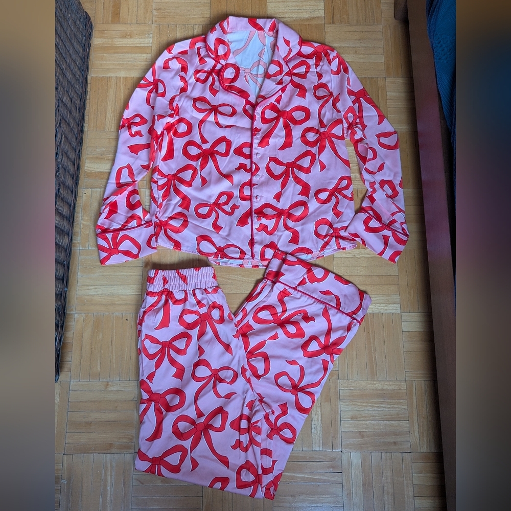 Women's Pajamas with Red Bow Pattern